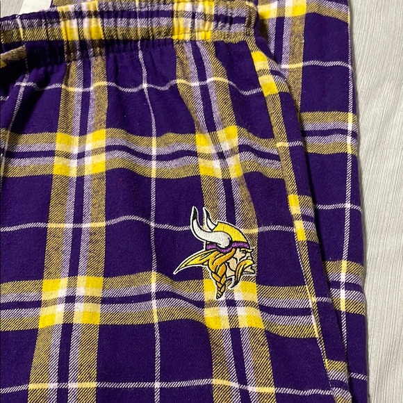 NFL Purple and Yellow Pajamas Intimates & Sleepwear - Picture 4 of 7